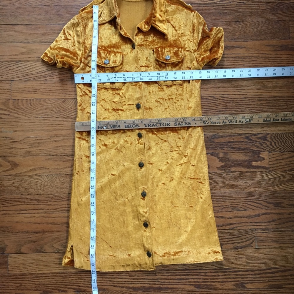 Vintage 60s Gold Mini Shirtdress With Chain Belt - Picture 6 of 8